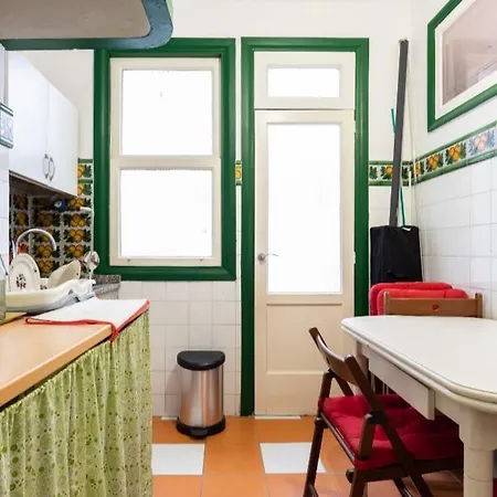 Piso Amplio En El Centro De Apartamento
